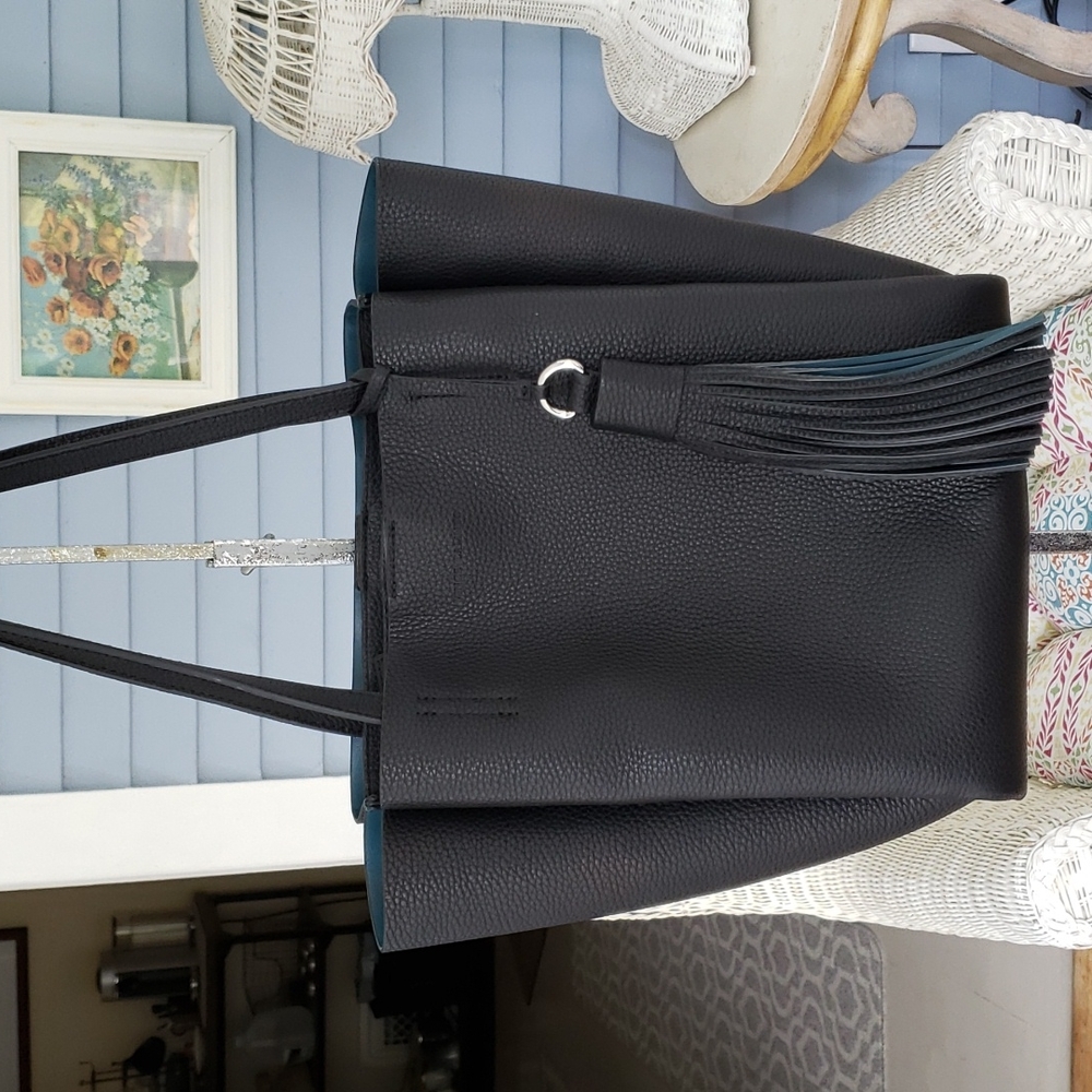 Vince Camuto shopper